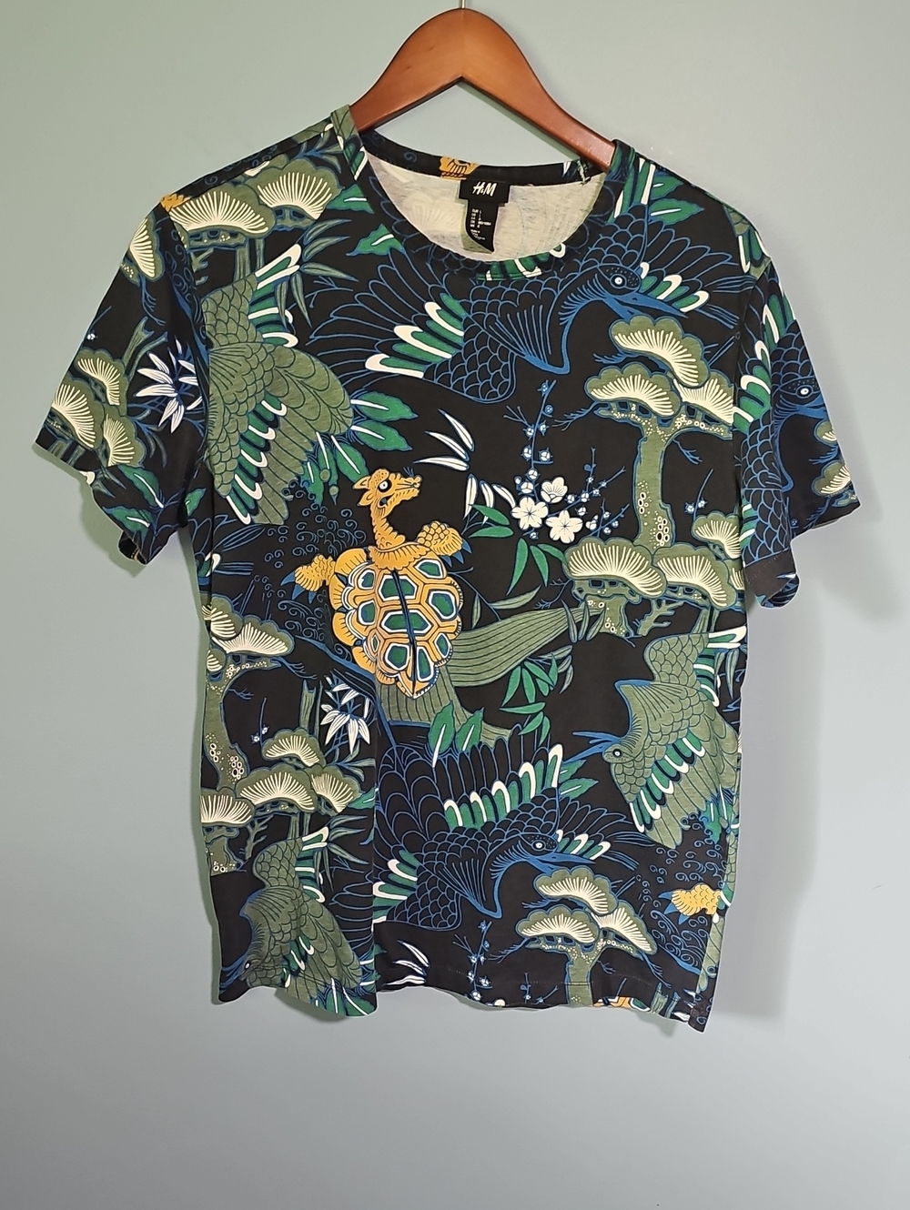 H&M Ukiyo-e style graphic t-shirt Size Large 100% Cotton